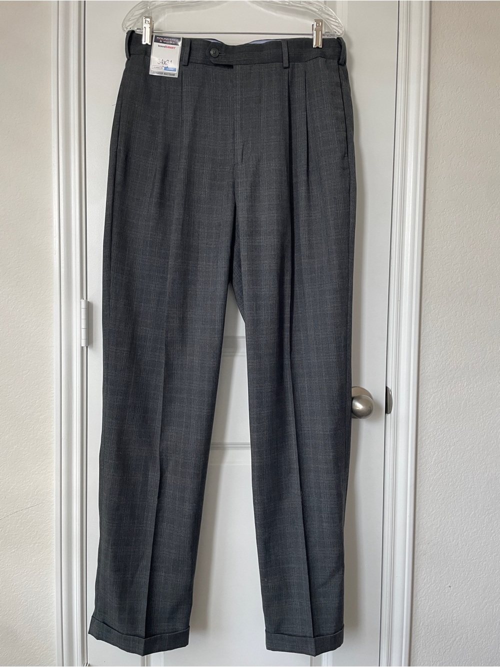 Roundtree & Yorke 34x34 Charcoal Gray Pleated Dress Pants Plaid Office Business